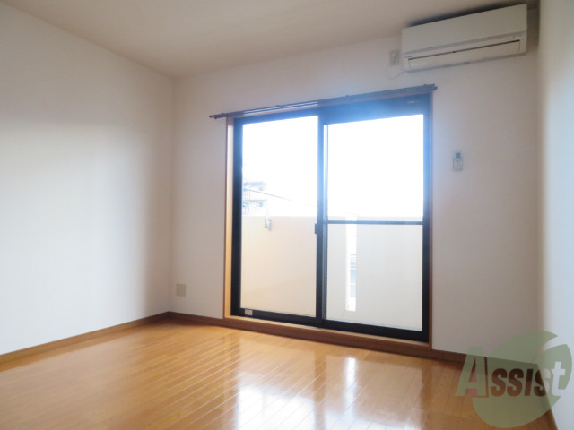 居室・リビング　フローリングなので、お掃除がしやすそうですね。