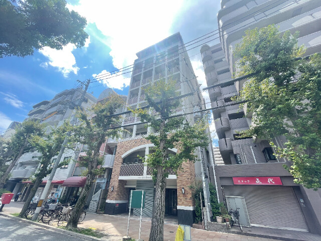 建物外観　タイル張りとっても綺麗なマンション