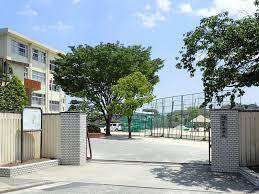 中学校　柏原中学校（中学校）まで639m