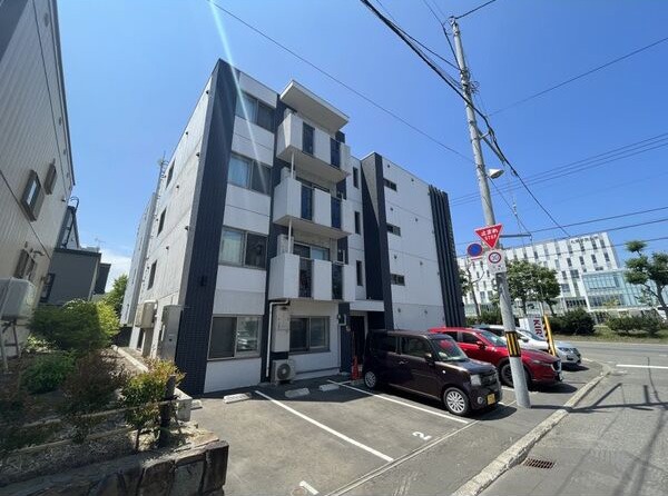 建物外観　☆地下鉄新さっぽろ駅徒歩3分☆