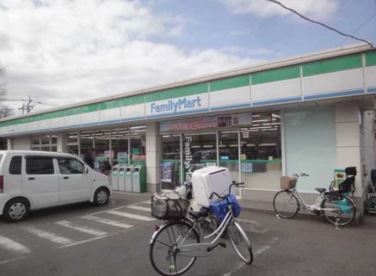 コンビニ　ファミリーマート・浦和白幡店（コンビニ）まで70m
