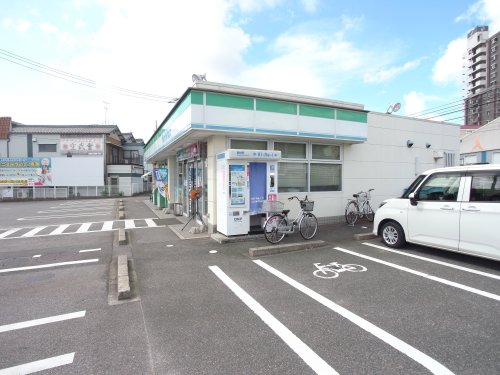 コンビニ　ファミリーマート 東海八幡新田店（コンビニ）まで283m