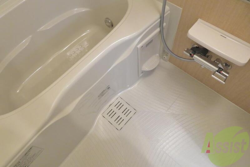 バス・シャワールーム　嬉しいバストイレ別のお部屋です。ゆっくり湯舟につかれますよ。