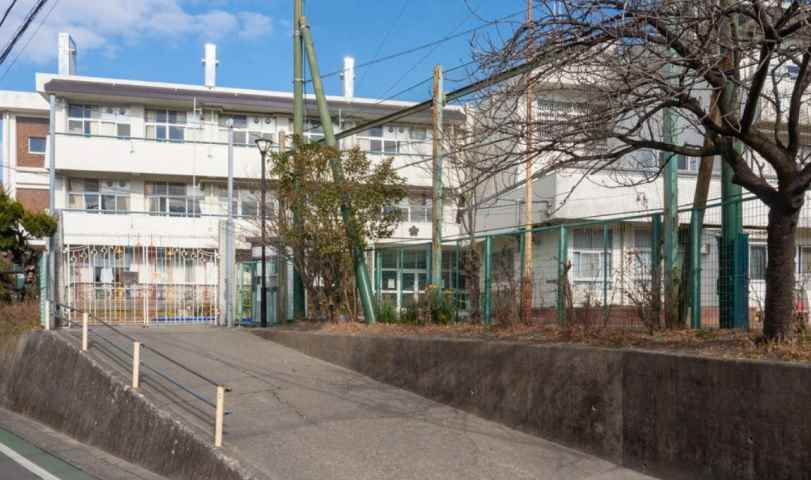 小学校　鎌倉市立第二小学校（小学校）まで1402m