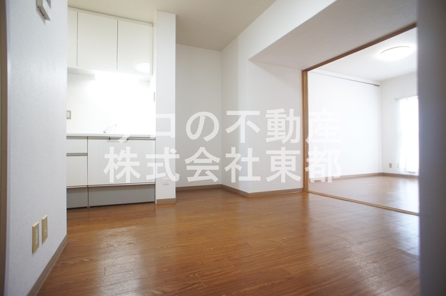 居室・リビング　明るく開放感のあるダイニングキッチンです♪