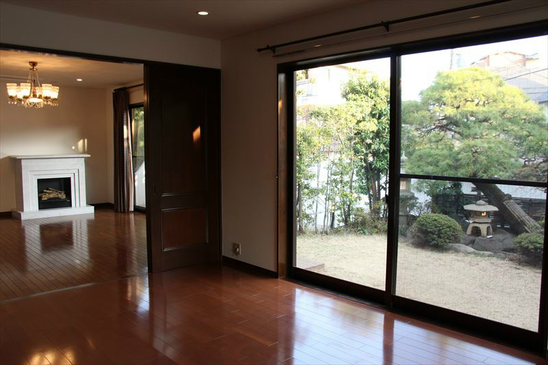 平町戸建の居間写真