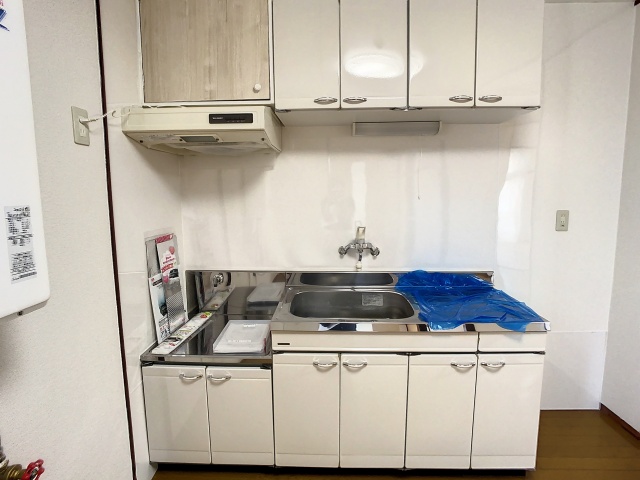 キッチン　掲載写真は同型モデルを掲載しており実際のお部屋と仕様等が異な