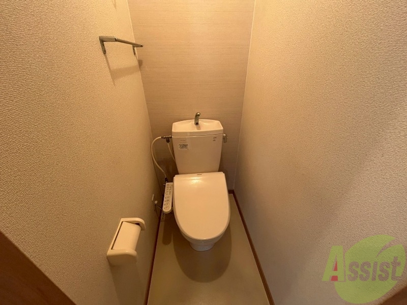 トイレ　こちらはトイレです。清潔感があり、安心して使用できます。