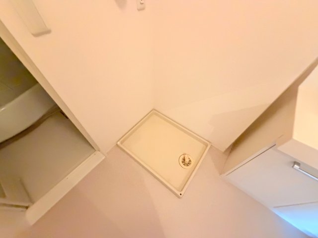 その他設備　嬉しい室内洗濯機置場。これで洗濯機も長持ちしますね。