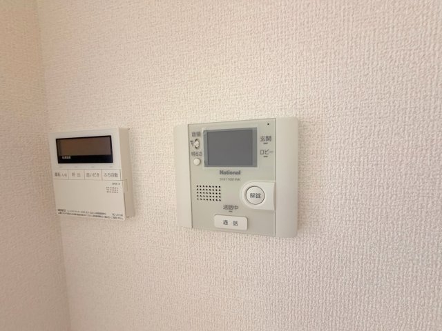 セキュリティ　TVモニターホンで来客が誰か確認してから開けて下さいね
