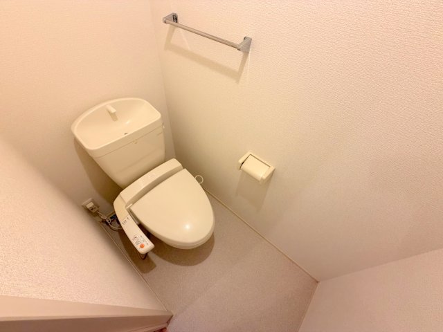 トイレ　綺麗なトイレにはウォシュレット標準装備です。
