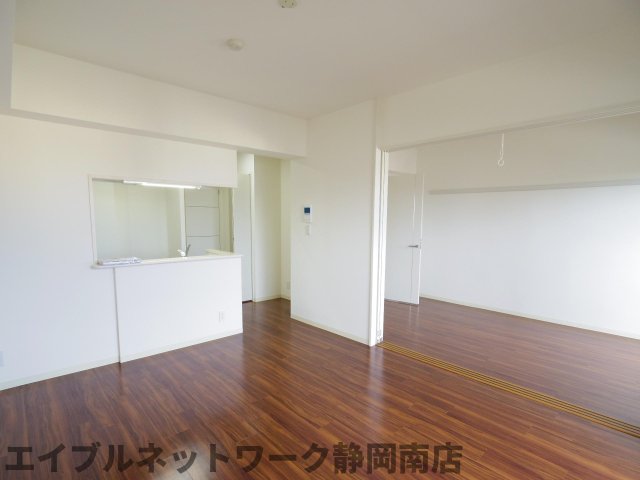 居室・リビング　居間です