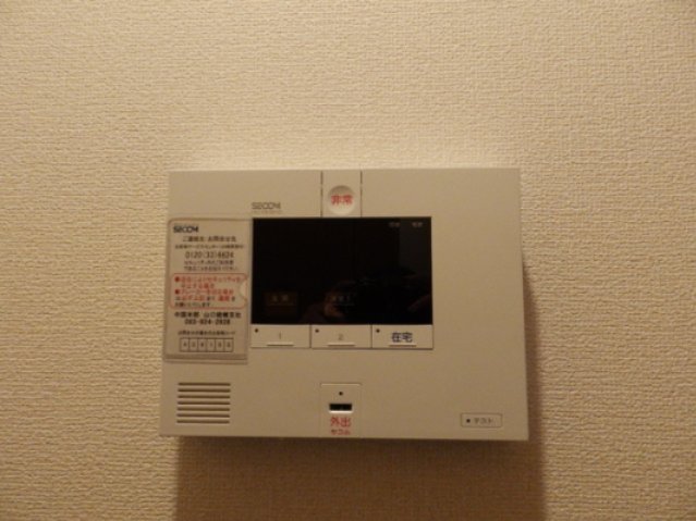 セキュリティ　同間取り別部屋写真です。