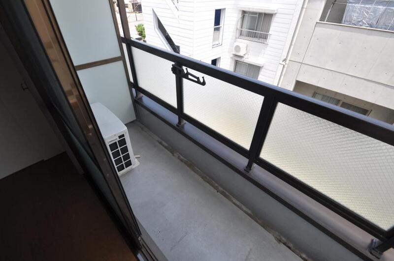 バルコニー　日当たりバッチリ、ふかふかのお布団で眠れますよ。