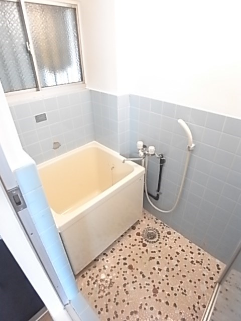 バス・シャワールーム　コンパクトで使いやすいお風呂です
