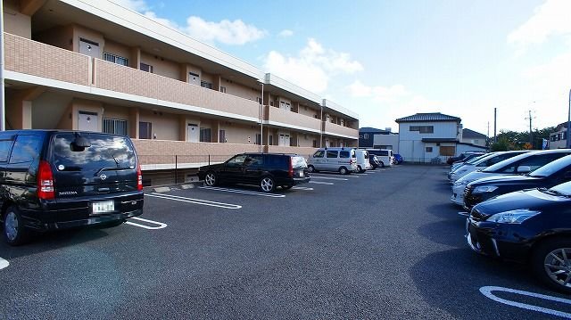 駐車場　駐車場に車を止められます