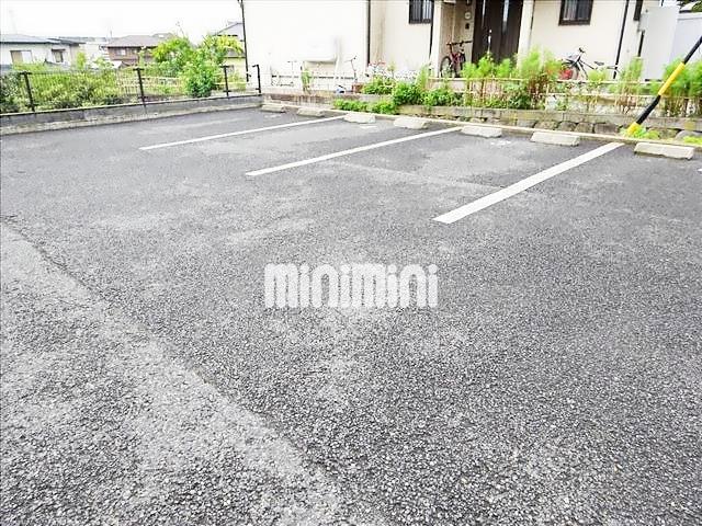 駐車場　駐車スペース