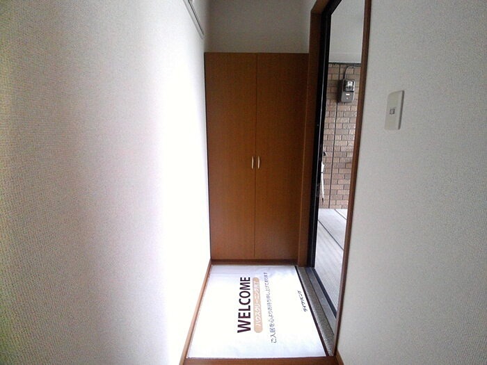 玄関　シューズボックス付きで便利です。