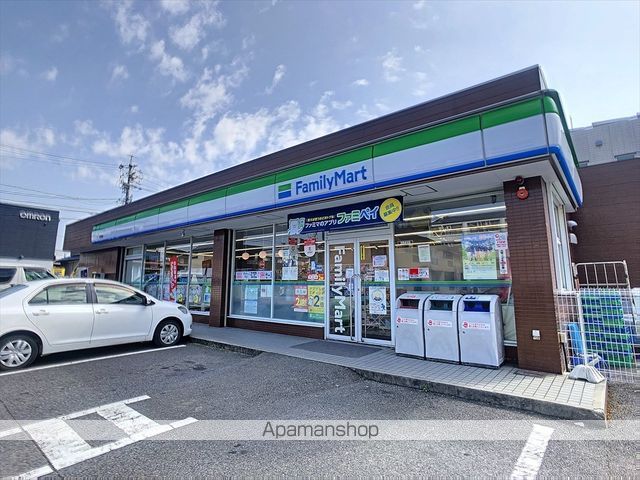 コンビニ　ファミリーマート（コンビニ）まで440m