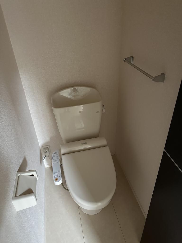 トイレ　※写真は101号室のものです