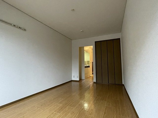 居室・リビング　同物件別部屋