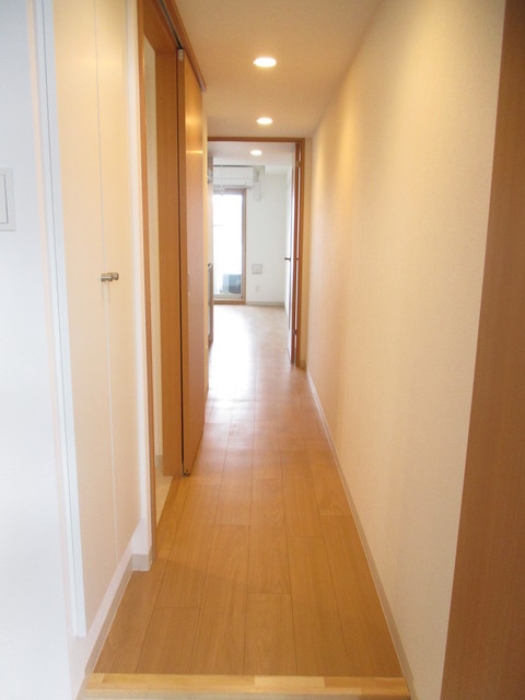 玄関　明るいです＊同物件別部屋写真（実際は現況を優先します）