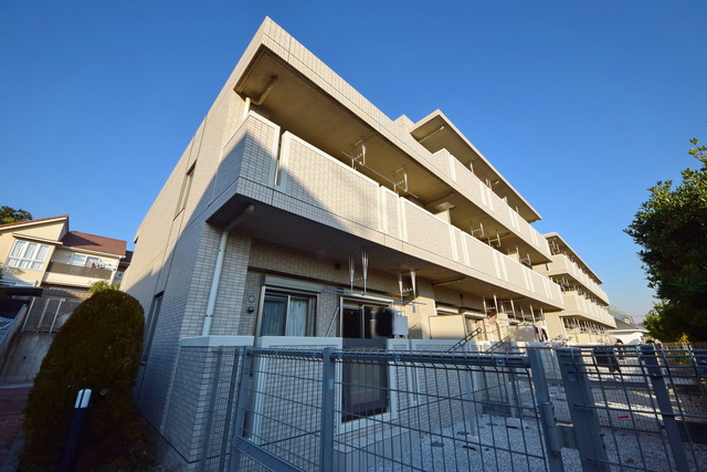 建物外観　☆日当たりのよい建物です☆