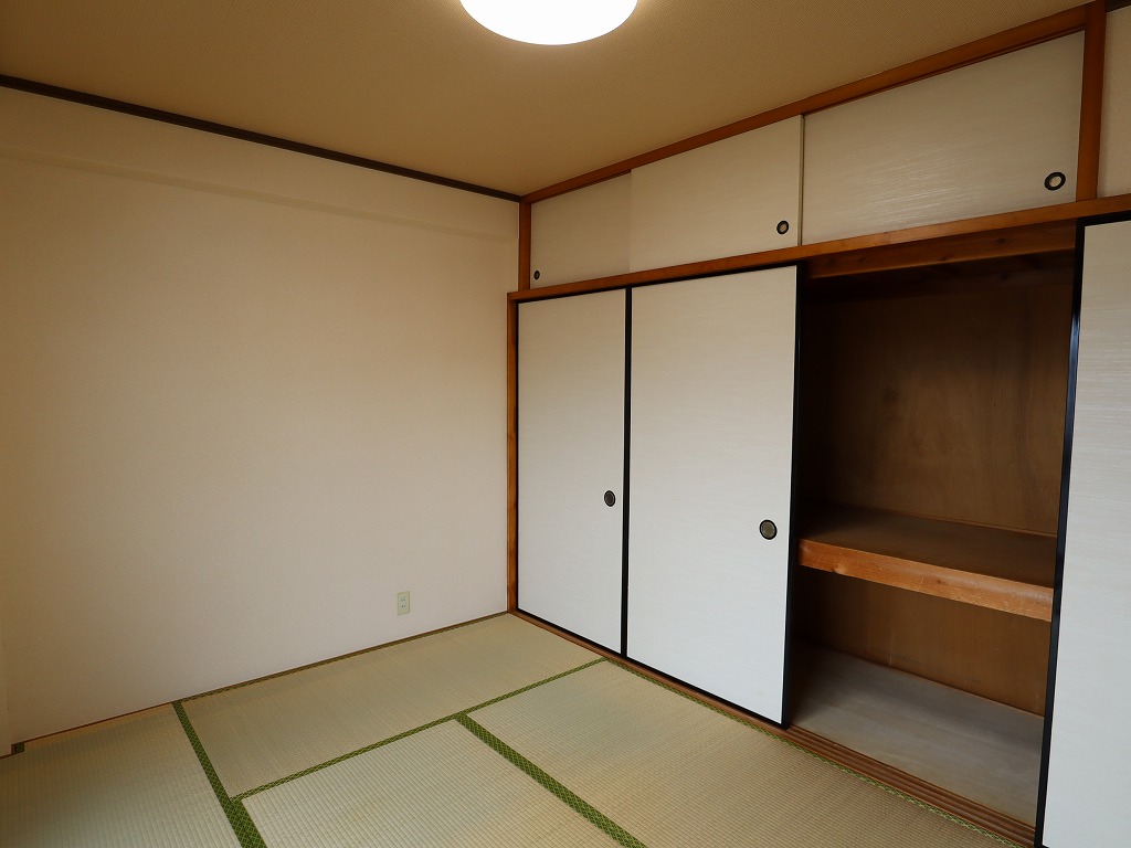 収納　和室収納は天袋付き大容量。各寝室収納あります。