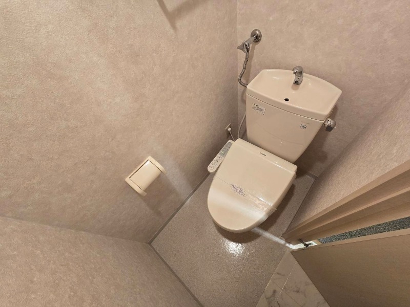 トイレ　ウォシュレット機能がついたトイレ。安心して使用できますね。