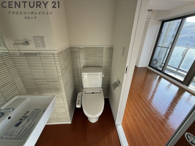トイレ　温水洗浄便座付きのトイレです♪