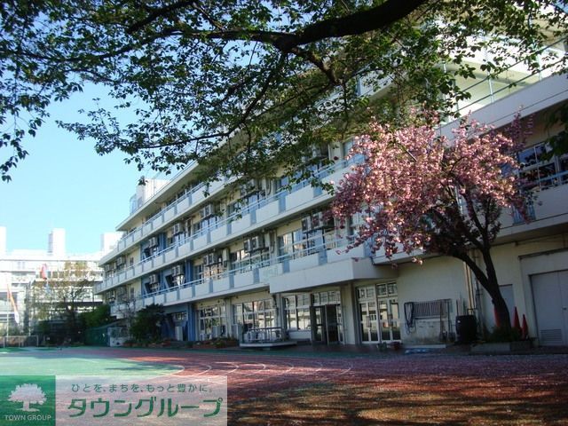 小学校　港区立青南小学校（小学校）まで849m