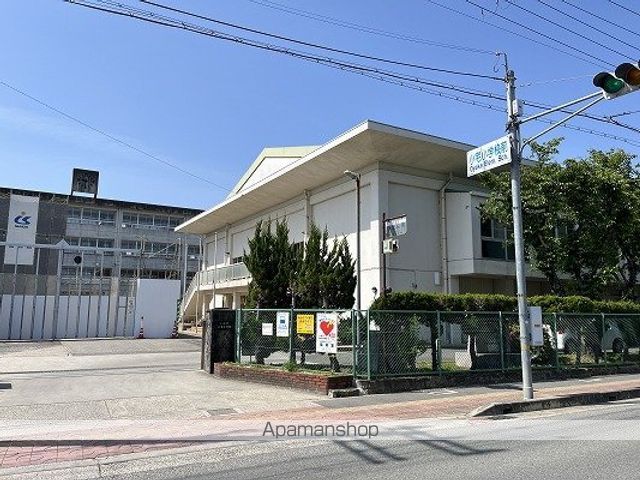 小学校　たつの市立小学校小宅小学校（小学校）まで1436m