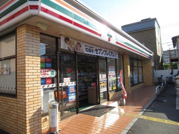 コンビニ　セブンイレブン草加新田店（コンビニ）まで147m