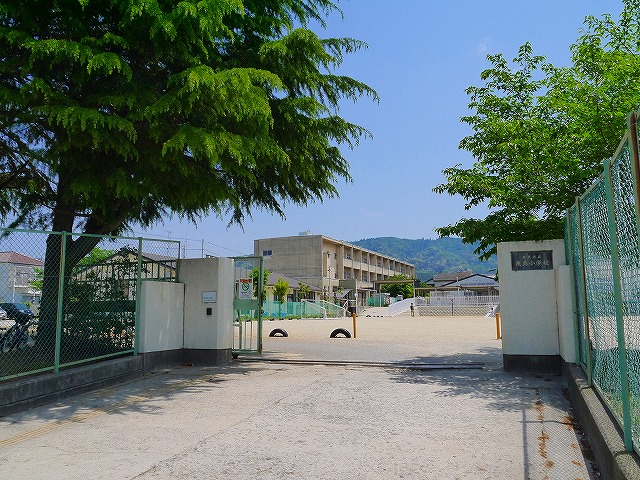 小学校　奈良市立飛鳥小学校（小学校）まで1040m