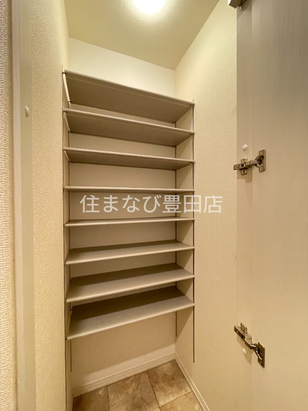 玄関　同型別部屋写真