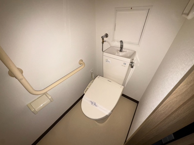 トイレ　こちらはトイレです。清潔感があり、安心して使用できます。