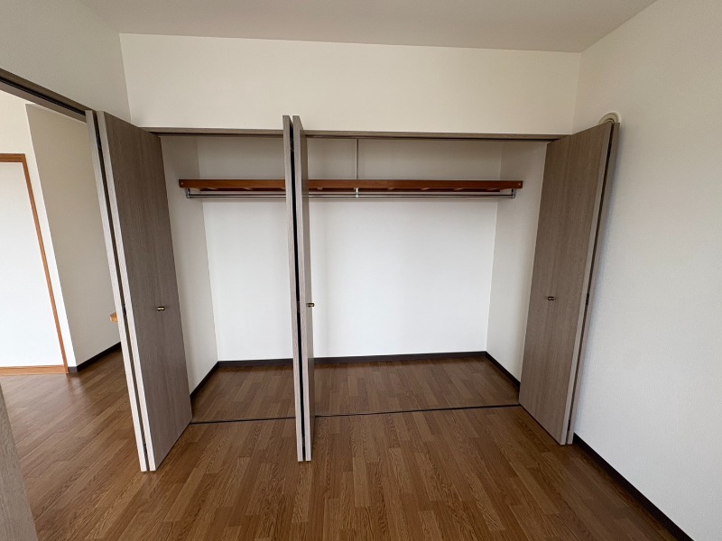 収納　寝室の収納です。部屋がすっきり片付きます。