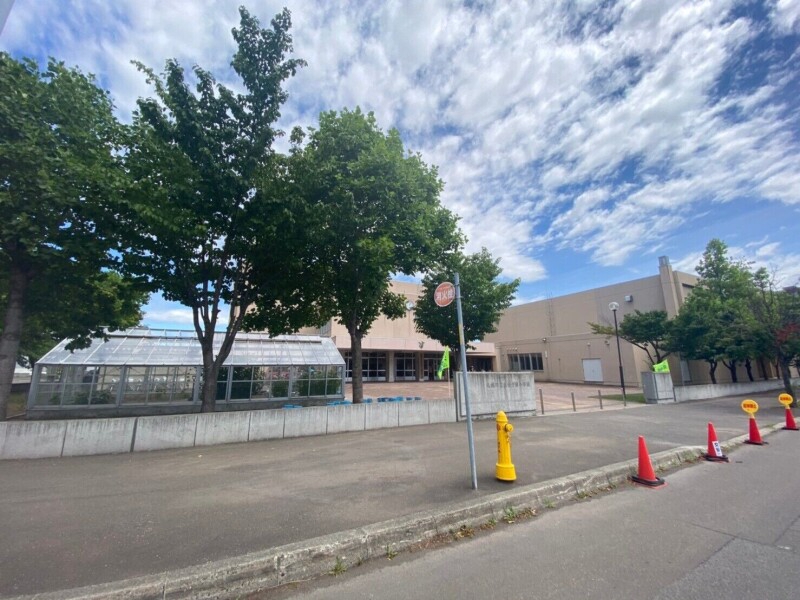 小学校　札幌市立百合が原小学校（小学校）まで900m