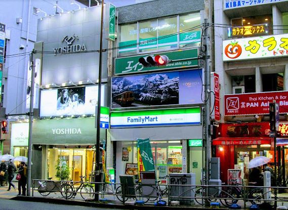 コンビニ　ファミリーマート幡ヶ谷駅北口店（コンビニ）まで176m
