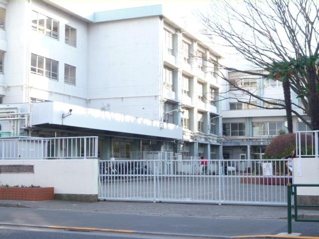 中学校　練馬区立関中学校（中学校）まで749m