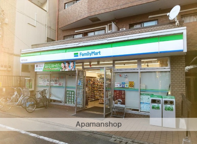 コンビニ　ファミリーマート（コンビニ）まで724m