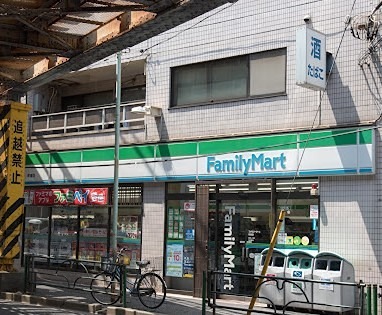 コンビニ　ファミリーマート 町屋店（コンビニ）まで261m