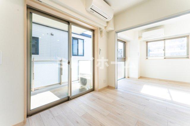 居室・リビング　同建物内、別のお部屋の参考写真になります。