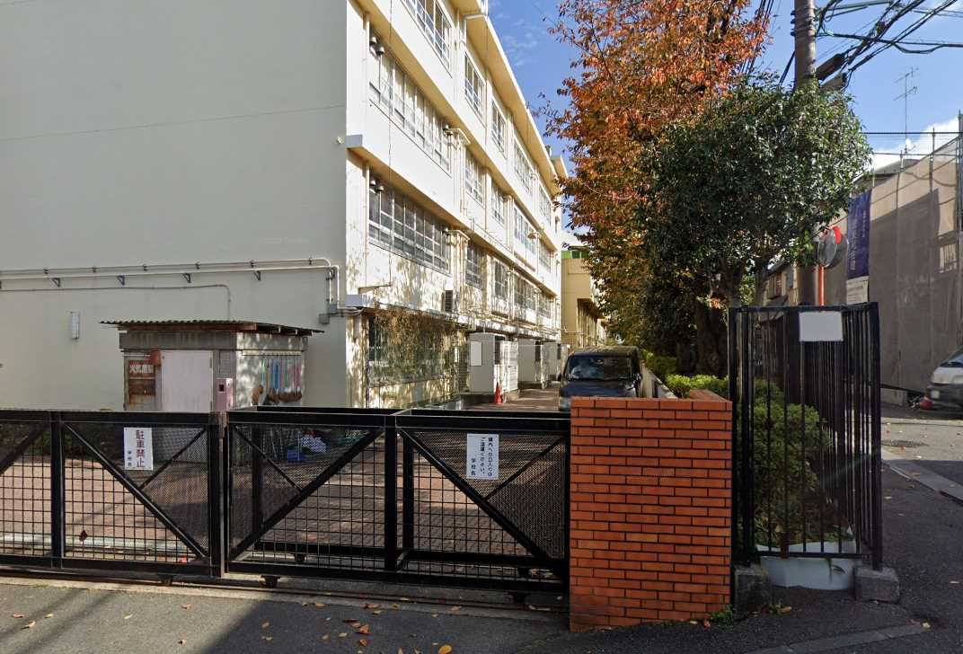 中学校　川崎市立向丘中学校（中学校）まで799m