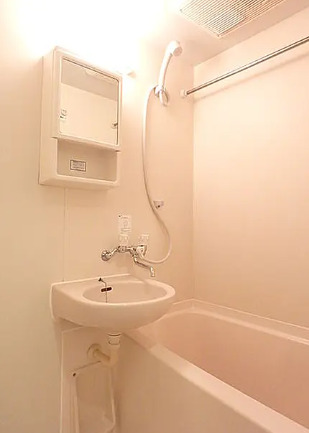 バス・シャワールーム　別部屋の画像を使用しております。