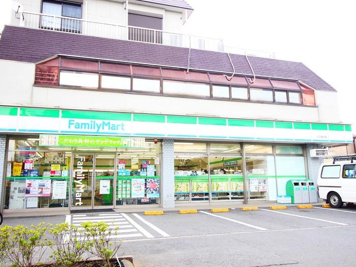 コンビニ　ファミリーマート（コンビニ）まで370m