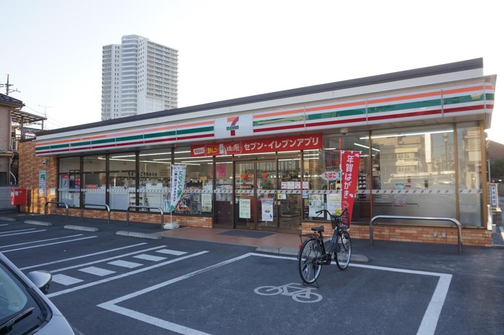 コンビニ　セブンイレブン 越ヶ谷3丁目店（コンビニ）まで72m