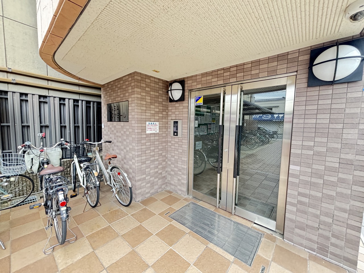 エントランス　オートロック付で安全です！