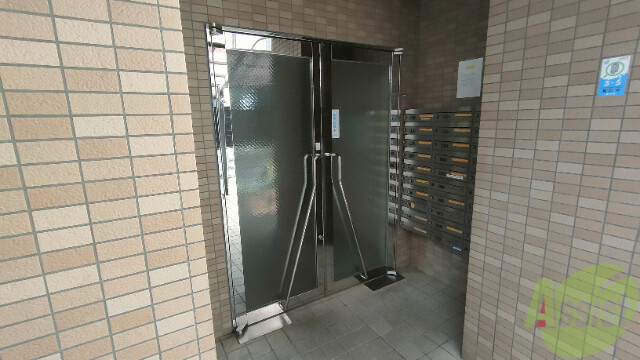 エントランス　オートロック付ですよ。