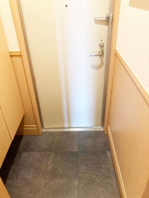 玄関　同物件別部屋